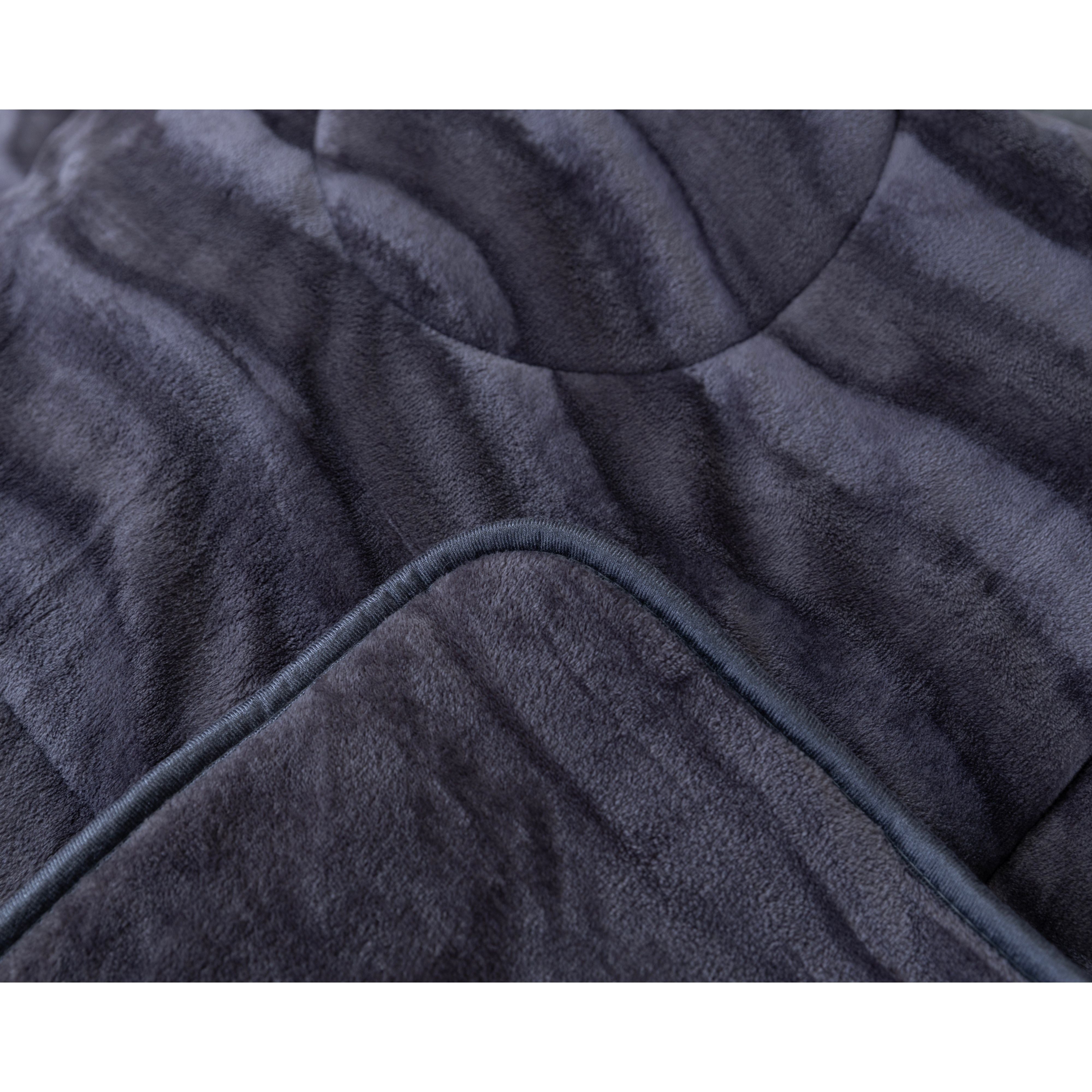 wavy lines quilt blanket cozy