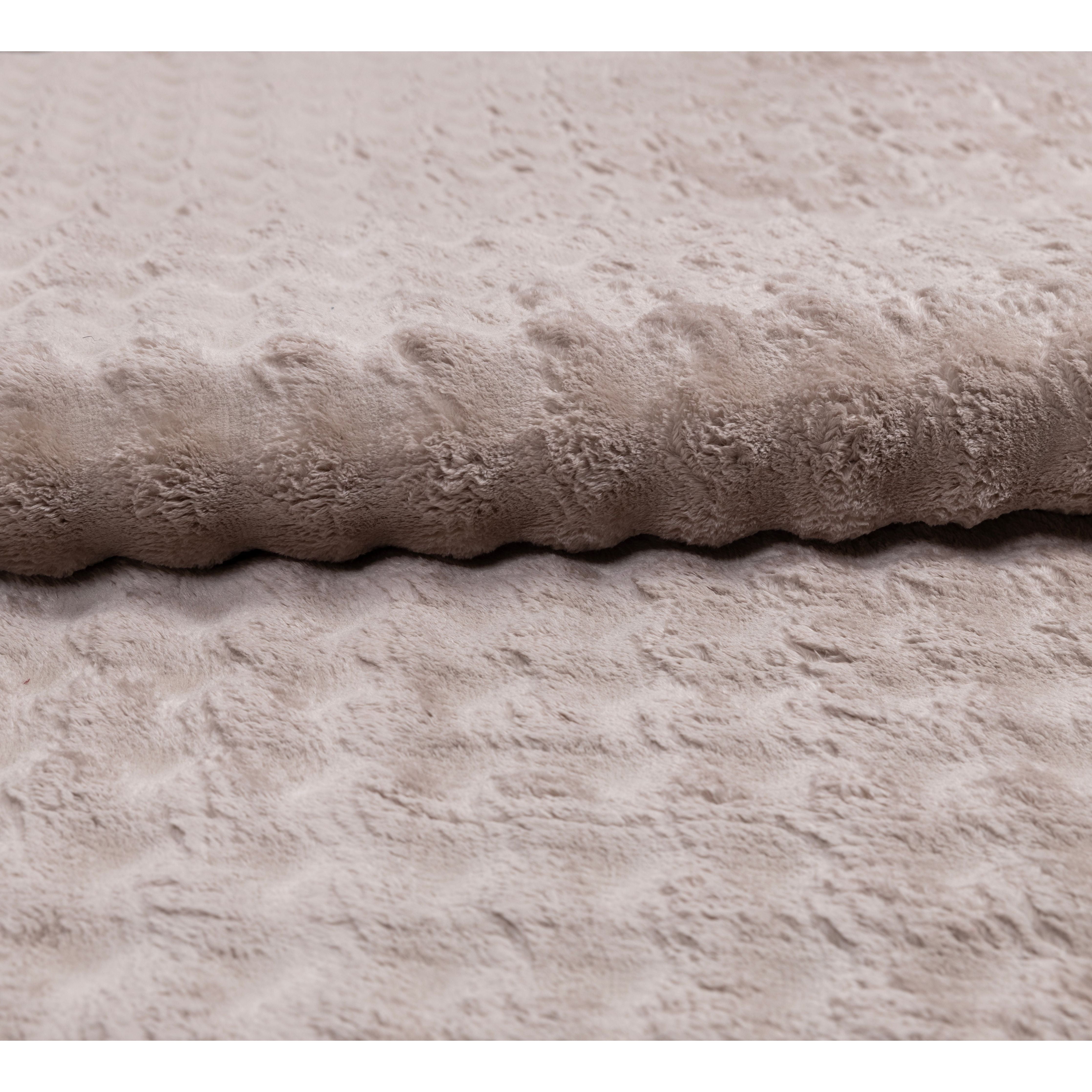 beige velvet piles carpet