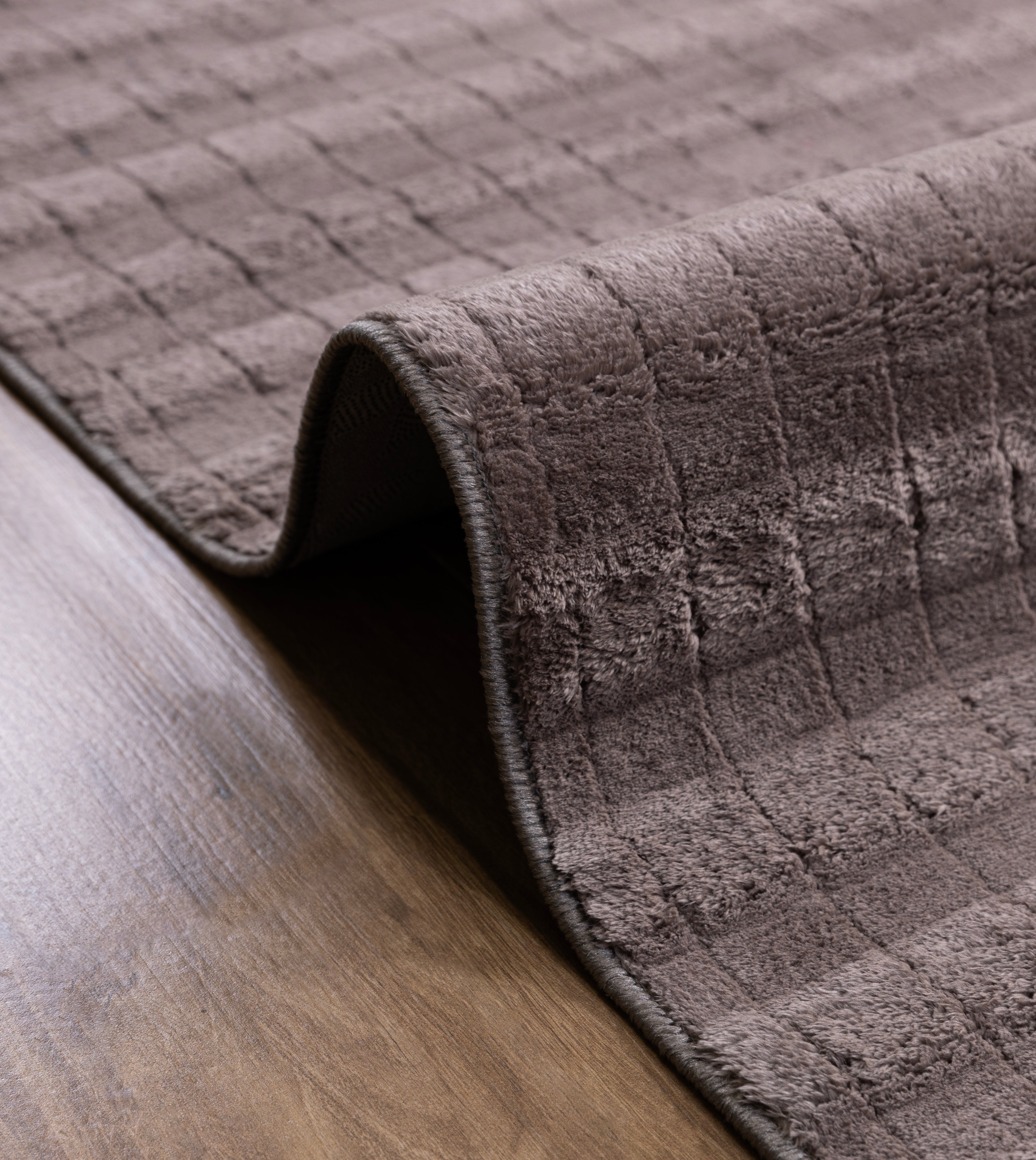 square velvet Grey carpet