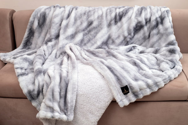 Fluffy Sherpa Hug Light Blanket (Grey)