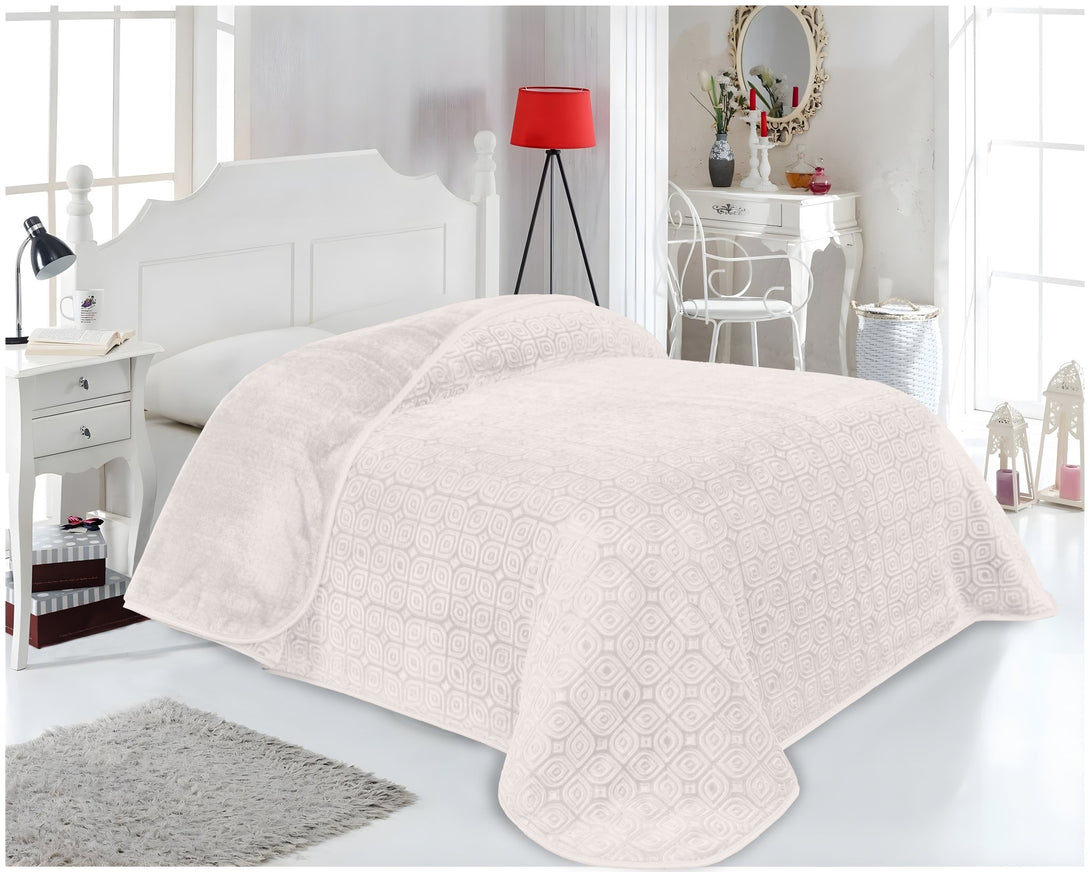 VelvaCloud Blanket (Off - white) 3.6KG - La Maison